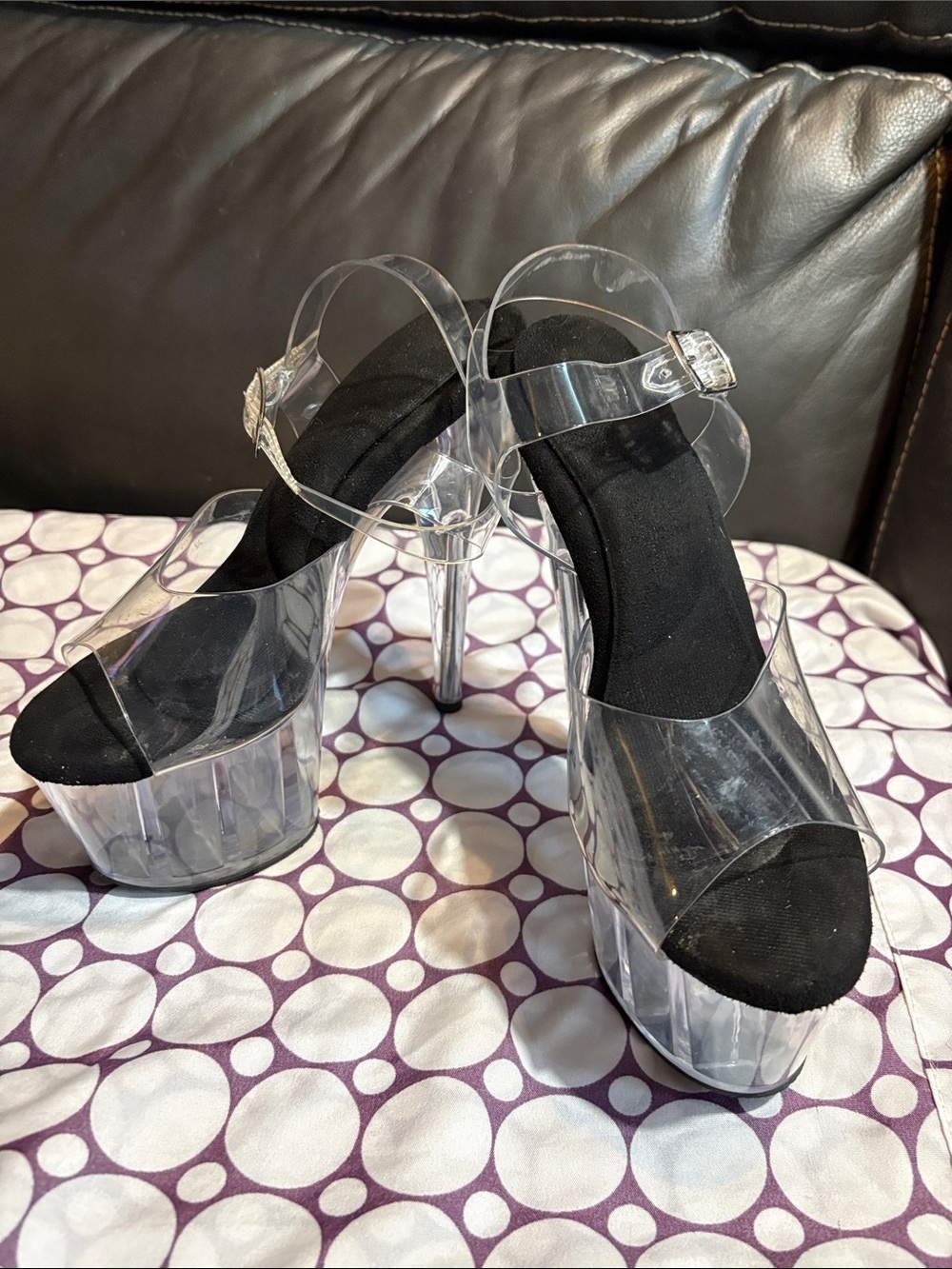 Clear Platform High Heel - Black Insole 9” long Maybe size 6 or 6.5 but notsure - Picture 2 of 7